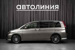 Минивэн Toyota Isis 2008 года, 829000 рублей, Красноярск