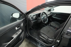 Седан Kia Rio 2016 года, 1060000 рублей, Курск