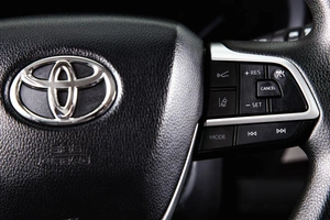 Минивэн Toyota Sienna 2021 года, 4299000 рублей, Пермь