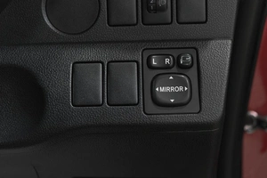 Хетчбэк Toyota Ractis 2012 года, 989000 рублей, Новокузнецк