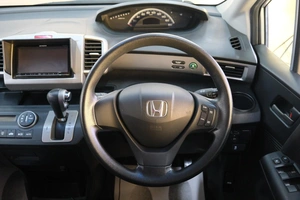 Минивэн Honda Freed 2012 года, 1199000 рублей, Омск