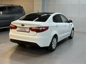 Седан Kia Rio 2013 года, 997000 рублей, Красноярск