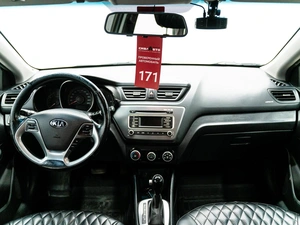 Седан Kia Rio 2017 года, 1050000 рублей, Красноярск