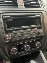 Седан Volkswagen Jetta 2011 года, 1040000 рублей, Красноярск