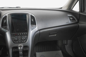Хетчбэк Opel Astra 2013 года, 869000 рублей, Кемерово