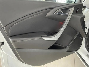 Седан Opel Astra 2013 года, 787000 рублей, Солонцы