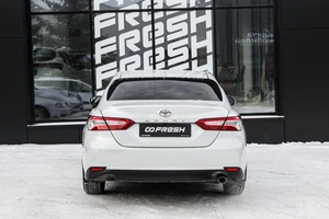Седан Toyota Camry 2018 года, 2730000 рублей, Ульяновск