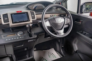 Минивэн Honda Freed 2012 года, 1199000 рублей, Томск