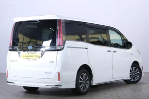 Минивэн Toyota Esquire 2019 года, 2499000 рублей, Омск