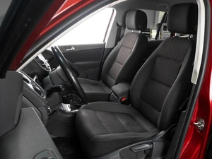 Внедорожник Volkswagen Tiguan 2012 года, 1429000 рублей, Тюмень