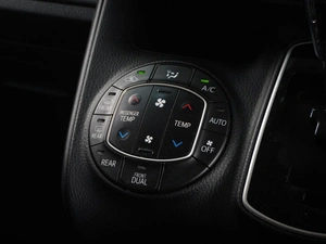 Минивэн Toyota Voxy 2017 года, 1865000 рублей, Минеральные Воды