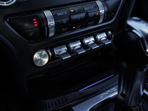 Кабриолет Ford Mustang 2019 года, 2650000 рублей, Большой Сочи