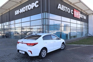 Седан Kia Rio 2018 года, 1050000 рублей, Мирное