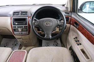 Минивэн Toyota Ipsum 2003 года, 799000 рублей, Красноярск
