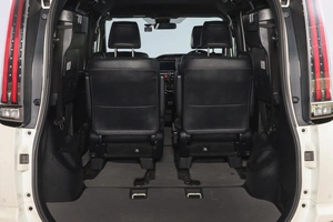 Минивэн Toyota Noah 2019 года, 2799000 рублей, Новосибирск