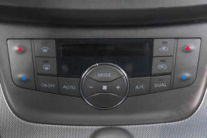 Хетчбэк Nissan Tiida 2015 года, 899000 рублей, Кемерово