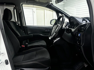 Минивэн Toyota Esquire 2015 года, 1695000 рублей, Ачинск