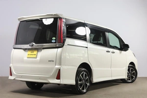 Минивэн Toyota Noah 2019 года, 2799000 рублей, Новосибирск