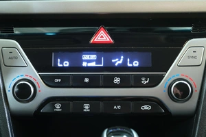 Седан Hyundai Elantra 2018 года, 1719000 рублей, Омск