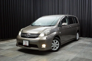 Минивэн Toyota Isis 2011 года, 1149000 рублей, Красноярск