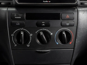 Хетчбэк Toyota Corolla 2005 года, 699000 рублей, Тюмень