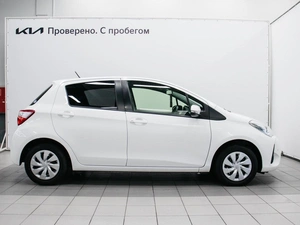 Хетчбэк Toyota Vitz 2019 года, 1050000 рублей, Красноярск