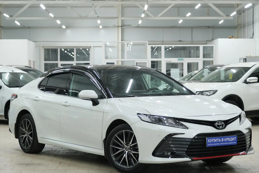 Седан Toyota Camry 2021 года, 2799000 рублей, Омск