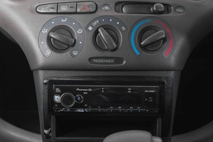Хетчбэк Toyota Vitz 2000 года, 329000 рублей, Кемерово