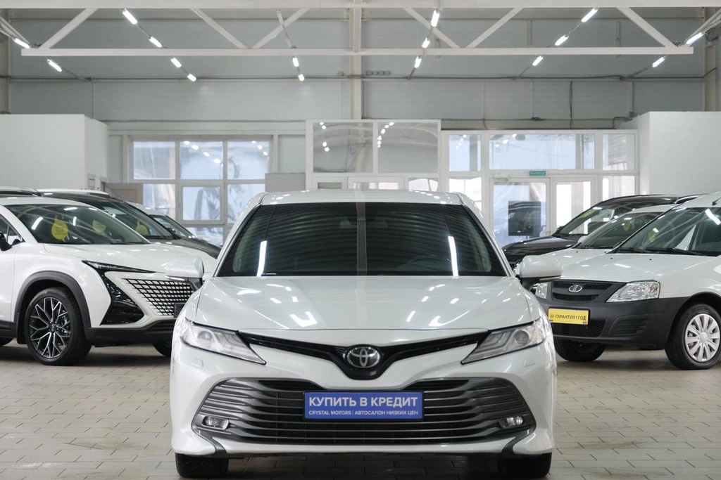 Седан Toyota Camry 2018 года, 2999000 рублей, Омск