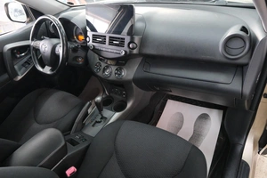 Внедорожник Toyota RAV4 2010 года, 1599000 рублей, Омск