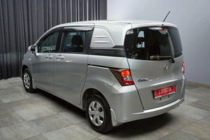 Минивэн Honda Freed 2011 года, 950000 рублей, Красноярск