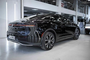 Седан Toyota Crown 2023 года, 6999999 рублей, Москва