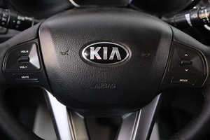 Седан Kia Rio 2014 года, 949000 рублей, Омск