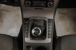 Седан Volkswagen Passat 2011 года, 949000 рублей, Челябинск