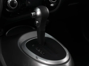 Внедорожник Nissan Juke 2015 года, 1270000 рублей, Омск