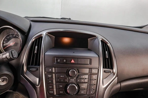 Хетчбэк Opel Astra 2012 года, 929000 рублей, Челябинск