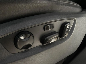 Внедорожник Volkswagen Touareg 2011 года, 1997000 рублей, Солонцы