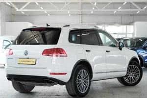 Внедорожник Volkswagen Touareg 2014 года, 2349000 рублей, Омск