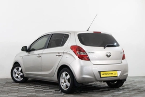 Хетчбэк Hyundai i20 2010 года, 569000 рублей, Сургут