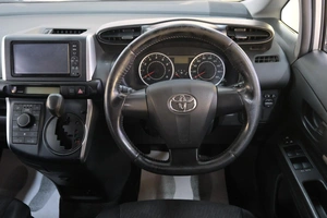 Минивэн Toyota Wish 2011 года, 1319000 рублей, Омск