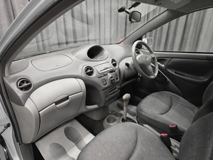 Седан Toyota Platz 2000 года, 420000 рублей, Красноярск