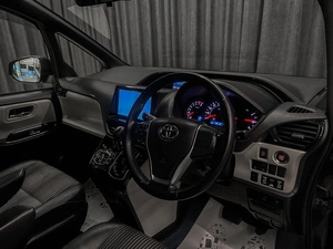Минивэн Toyota Noah 2019 года, 2150000 рублей, Красноярск