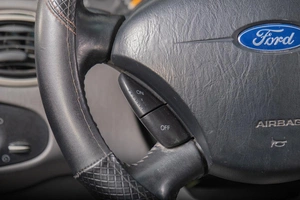 Хетчбэк Ford Focus 2001 года, 249000 рублей, Томск