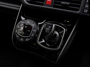 Минивэн Toyota Voxy 2021 года, 3190000 рублей, Краснодар