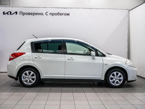 Хетчбэк Nissan Tiida 2011 года, 840000 рублей, Красноярск
