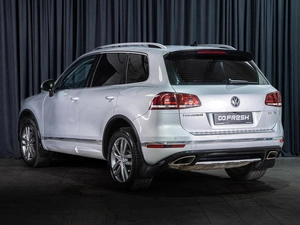 Внедорожник Volkswagen Touareg 2016 года, 3450000 рублей, Волгоград