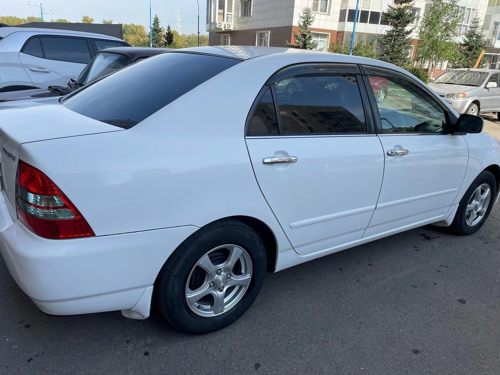 Седан Toyota Corolla 2004 года, 600000 рублей, Красноярск