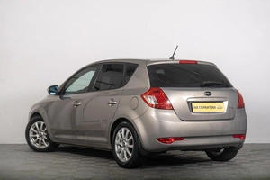 Хетчбэк Kia Ceed 2010 года, 869000 рублей, Томск