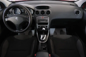 Хетчбэк Peugeot 308 2010 года, 589000 рублей, Омск