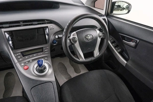 Лифтбек Toyota Prius 2012 года, 1199000 рублей, Красноярск
